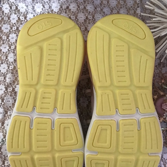 STQ shoes size 8.5 - Picture 5 of 7